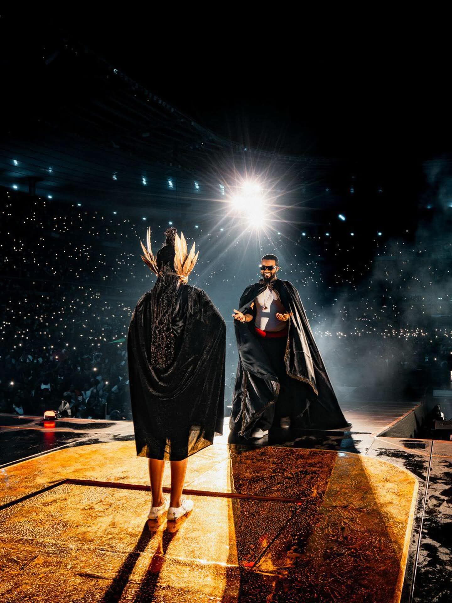 Fally Ipupa et sa fille à la fin du concert - Photo de RFI