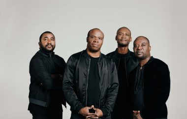 Goude, A'salfo, Tino et Manadja, le Magic System au complet lors d'une séance photo Crédit image: ©Warner Music